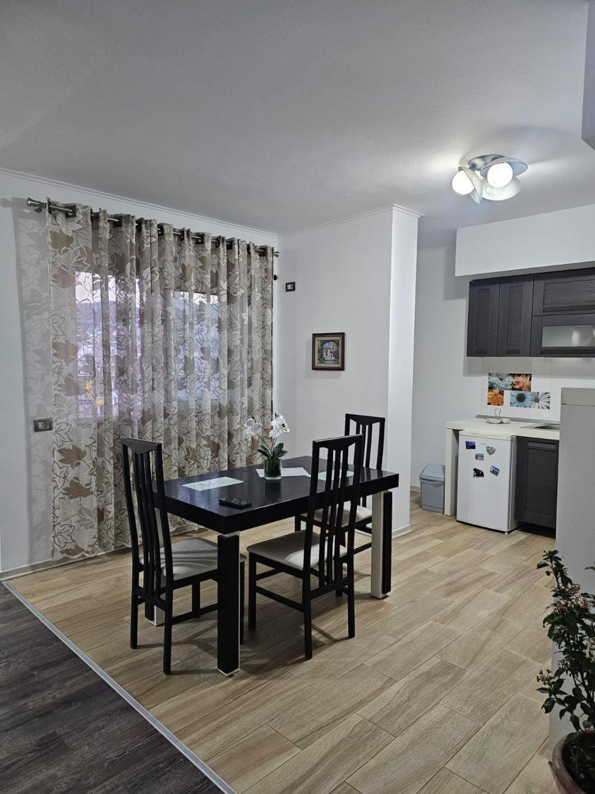 Main Apartment Τίρανα Εξωτερικό φωτογραφία